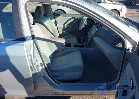 2009 Toyota Camry Le V6 z USA, uszkodzony, nr VIN 4T1BK46K19U594036